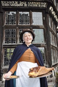 Tudor food to go! Anna Fielding gets into the Yuletide spirit at Little Moreton Hall ⓒ Alan Ingram/National Trust