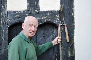 Hanging up his shears. Alan Middling retires from Little Moreton Hall. ⓒ Alan Ingram/National Trust